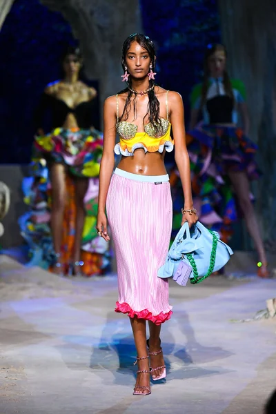 Look 74